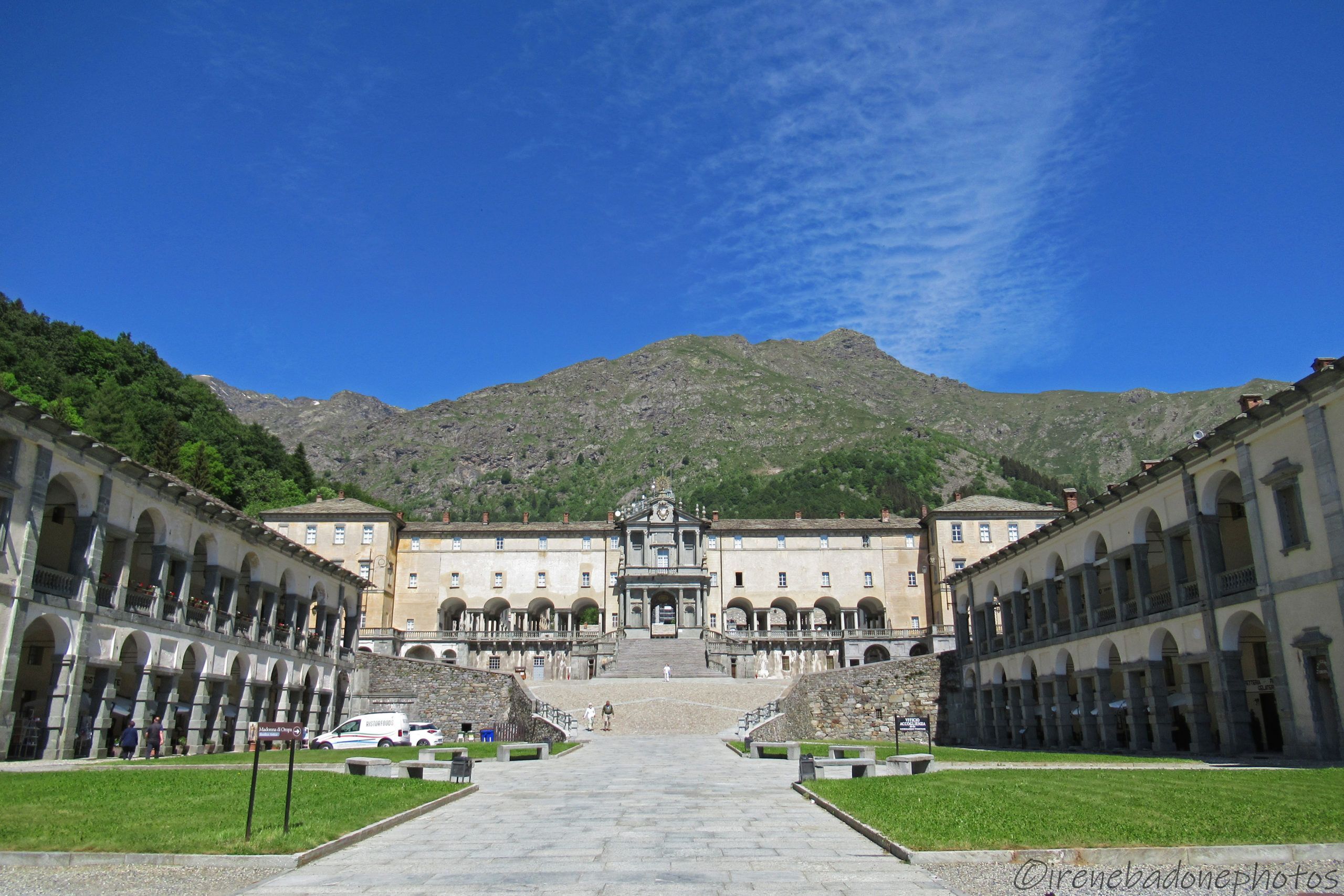 L'ingresso del Santuario, primo cortile