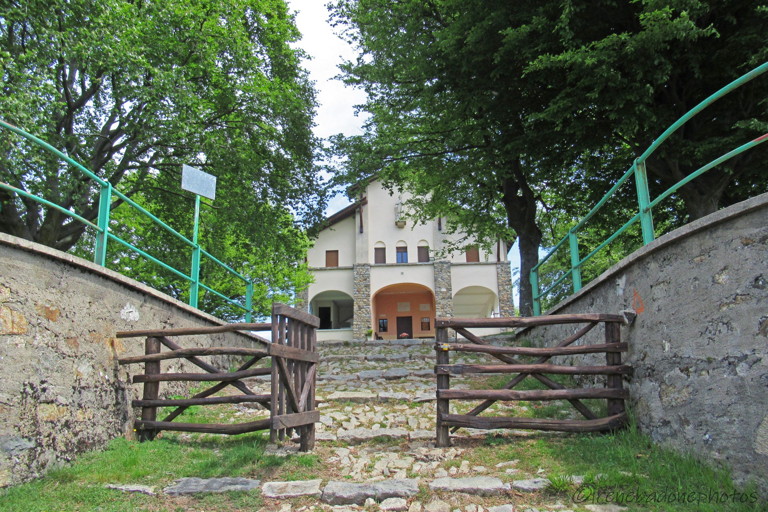 Salendo al Santuario di san Bernardo