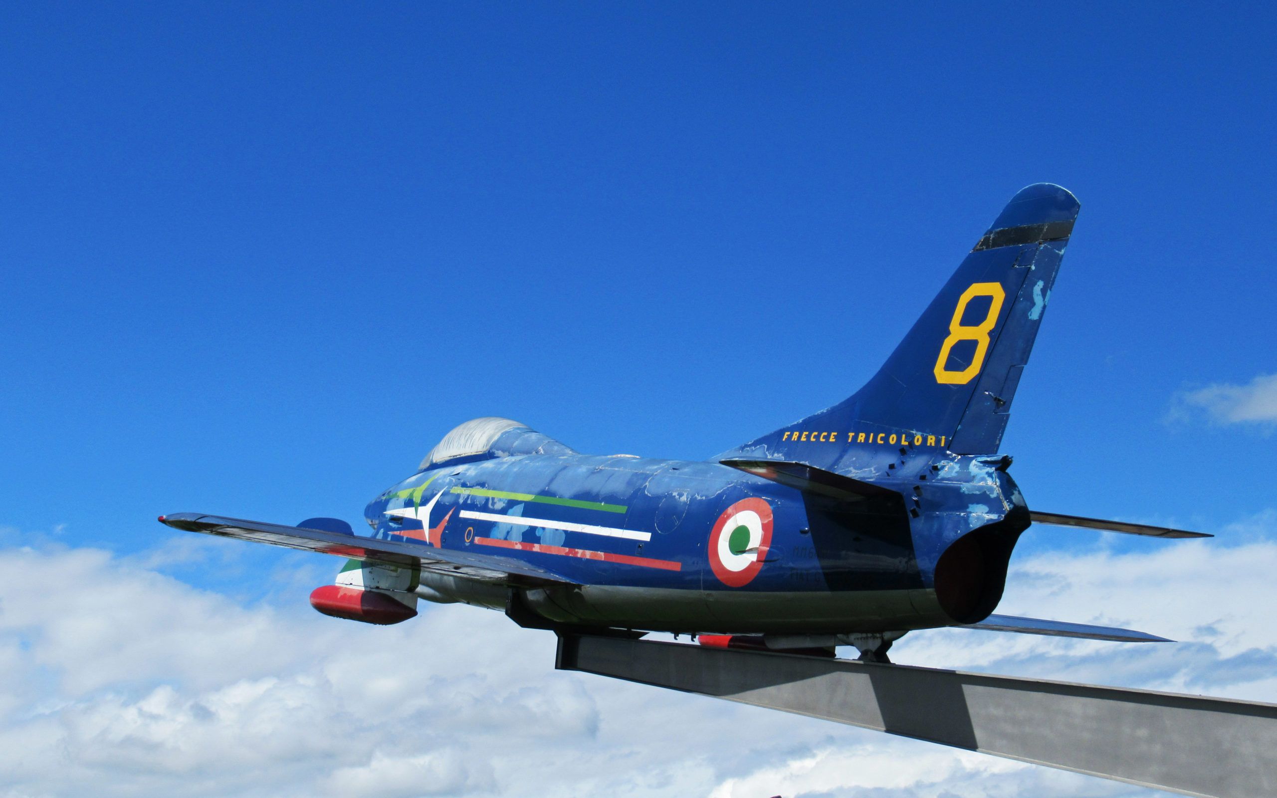 Un esemplare di Freccia Tricolore è conservato all'ingresso dell'aeroporto