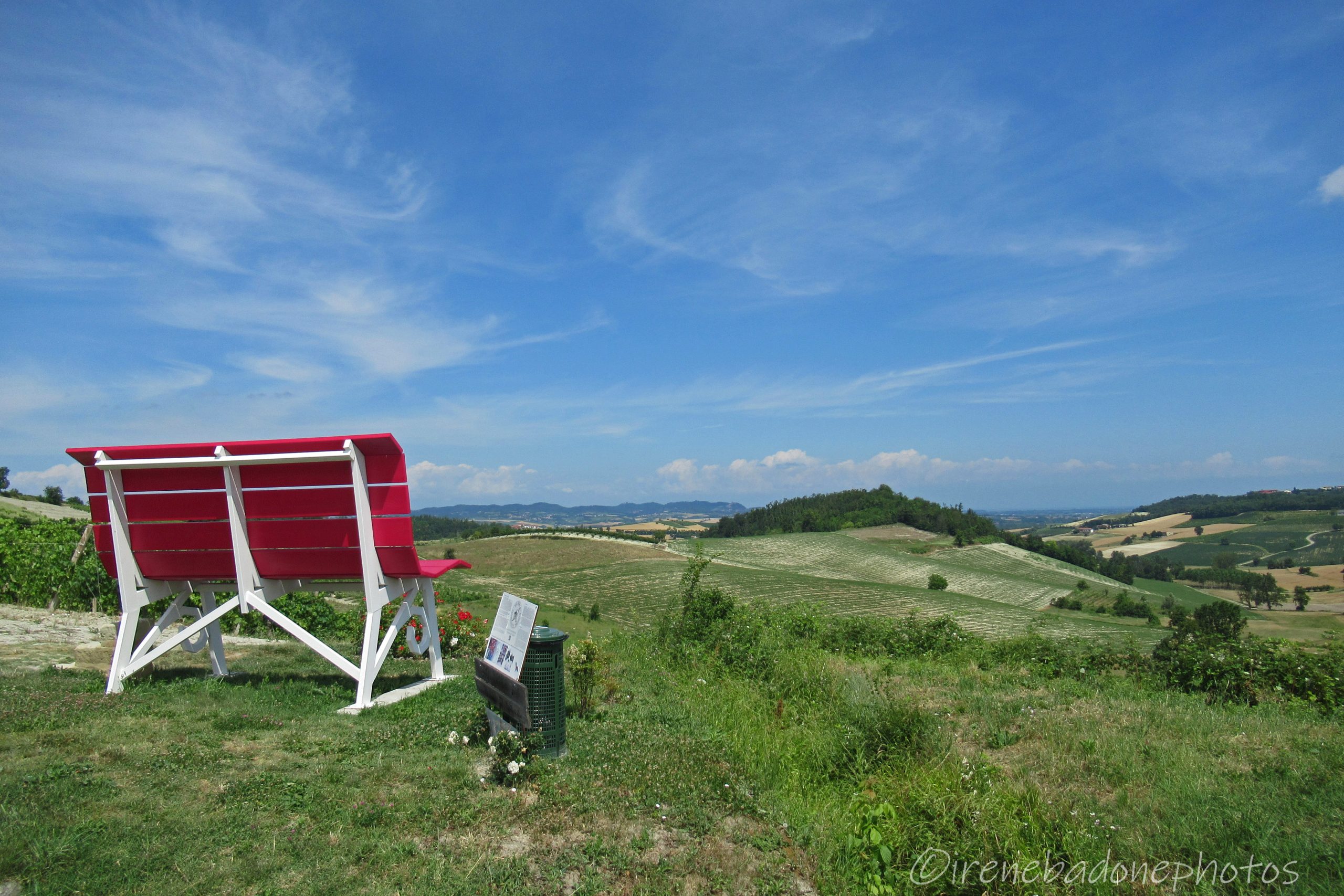 Una delle molte Big Benches da cercare nel Roero