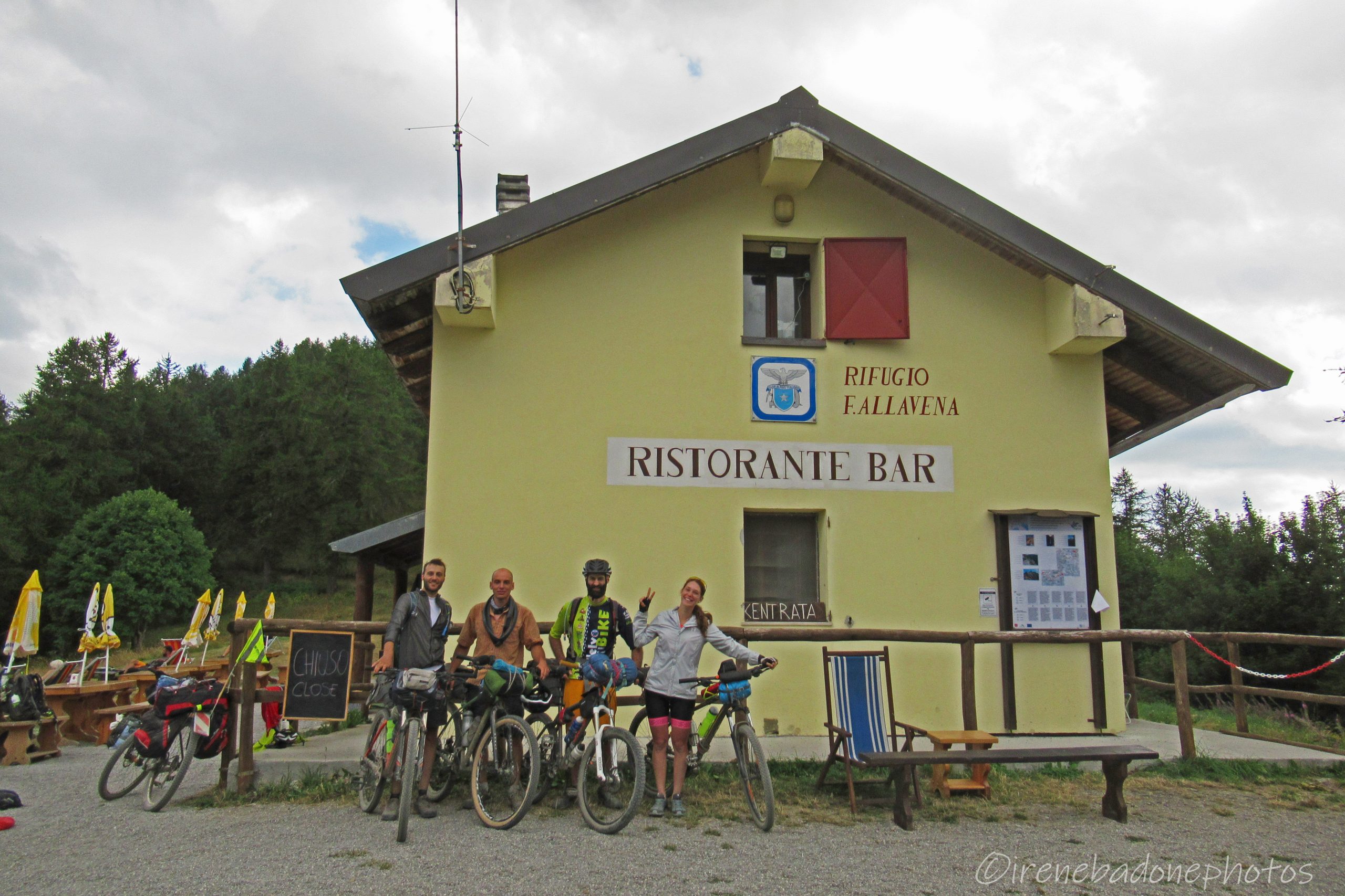 La deuxième nuit, nous dormons en Ligurie, au Rifugio F. Allavena, où nous avons un très bon dîner