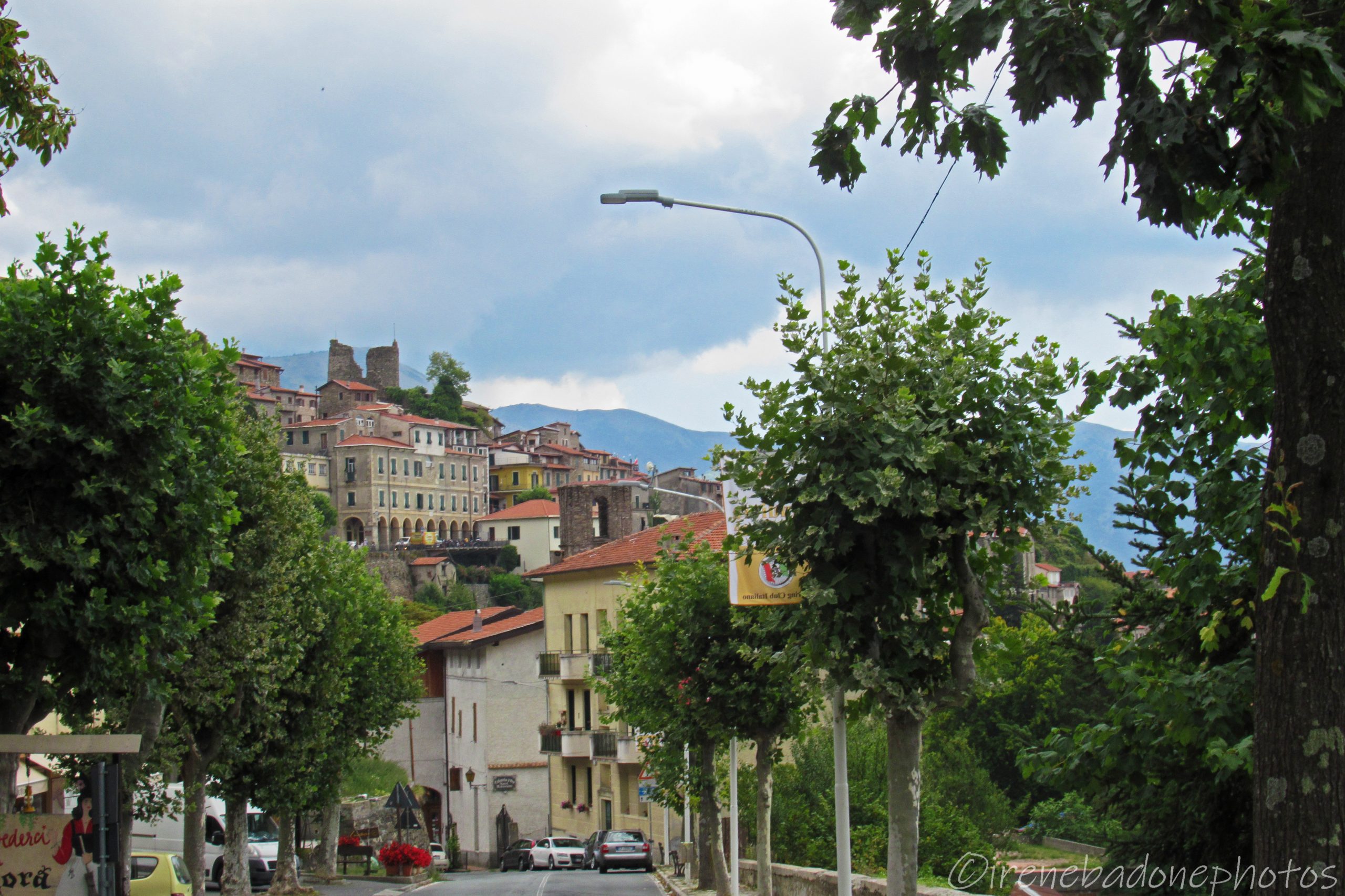 Nous visitons le village de Triora, célèbre pour les histoires anciennes de sorcières