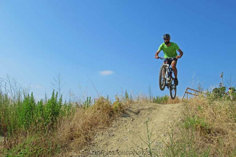 Tout d’abord, nous nous amusons sur le pump track...