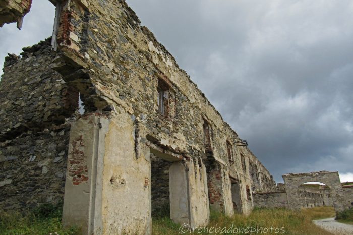 Resti di fortezze militari, ormai abbandonate