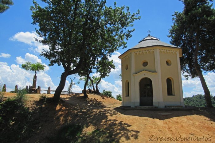 Lungo la via crucis del Santuario dei Piloni