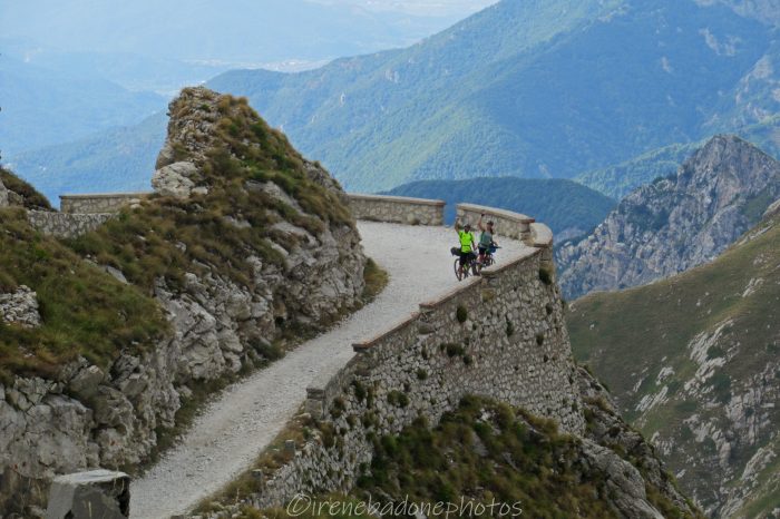 La curva strettissima sul passo della Boaria