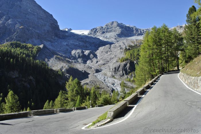 Primi tornanti e panorama sul ghiacciaio